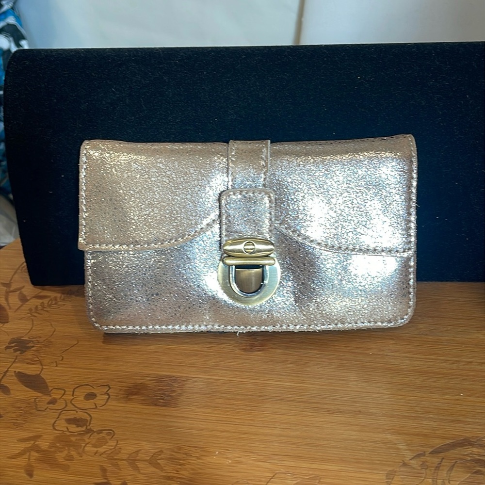 Miss Albright Metallic push lock leather wallet